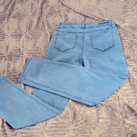 Ethyl Jeans - Size: 6, Light-Blue Jeans w/ Rhinestone Grommets - EUC - Picture 3 of 4
